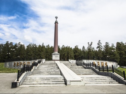 Foto: architektonische monumente, Obelisk „Europa-Asien“, Jekaterinburg