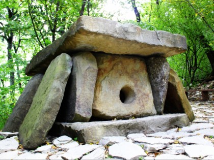 Foto: architektonische monumente, andere plätze, Dolmen, Sotschi