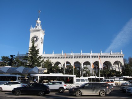 Foto: architektonische monumente, andere plätze, Sotschis Bahnhof, Sotschi