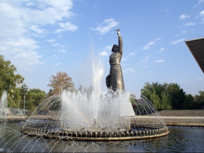 Foto: architektonische monumente, andere plätze, Monument «Avrora», Krasnodar