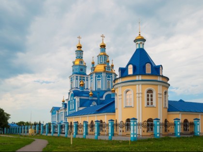 Foto: tempel und kultstätten, kathedralen und kirchen, andere plätze, Christi-Himmelfahrt-Kathedrale , Uljanowsk