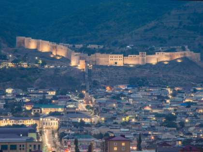 Foto: architektonische monumente, schlösser, burgen und paläste, andere plätze, Festung Naryn-Kala, Derbent