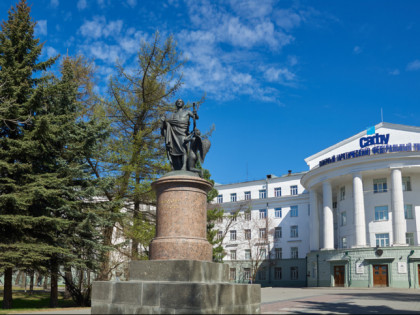 Foto: andere plätze, Lomomossow-Denkmal, Arkhangelsk