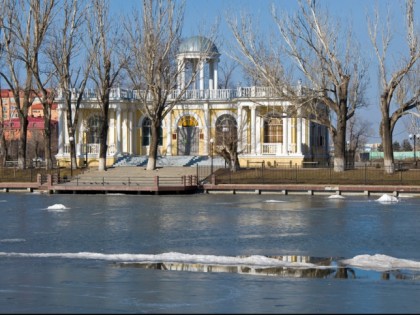 Foto: museen und ausstellungen, andere plätze, Astrachaner Planetarium und Schwanensee, Astrachan