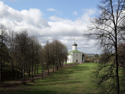 Foto: architektonische monumente, tempel und kultstätten, kathedralen und kirchen, andere plätze, Mariä-Entschlafens-Kathedrale, Swenigorod