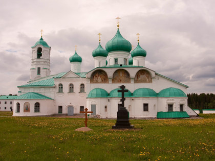 Foto: architektonische monumente, tempel und kultstätten, kloster, andere plätze, Alexander-Swirski-Dreifaltigkeitskloster, Staraja Ladoga