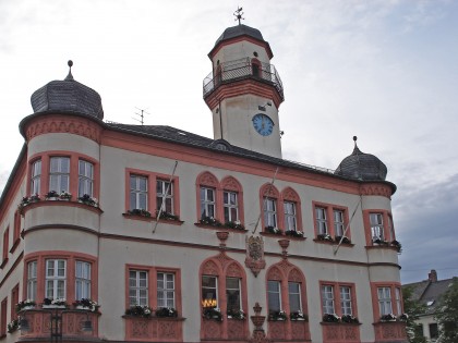 Foto: architektonische monumente, Rathaus, St. Michaeliskirche, Bayern