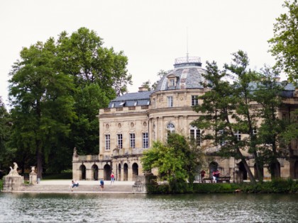 Foto: parks und unterhaltungsorte, schlösser, burgen und paläste, andere plätze, Seeschloss Monrepos, Schloss Favorite, Baden-Württemberg